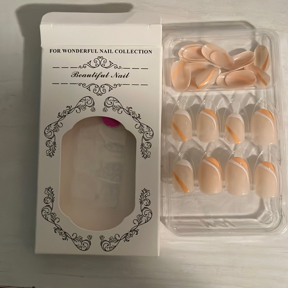 Round shaped press on nails